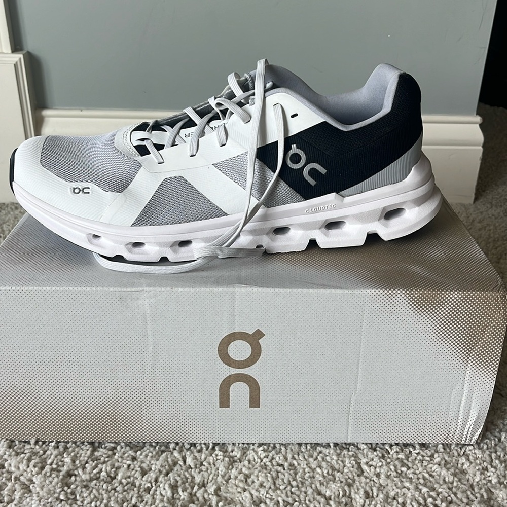 On Men’s Cloudrunner